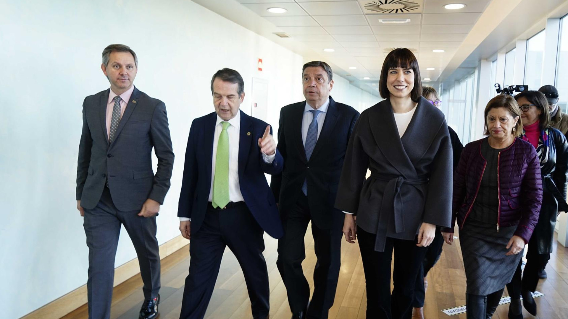 El delegado Gobierno en Galicia, José Manuel Miñones; el alcalde de Vigo, Abel Caballero; el ministro de Agricultura, Pesca y Alimentación, Luis Planas; y la ministra de Ciencia e Innovación, Diana Morant. Foto: Javier Vázquez – Europa Press