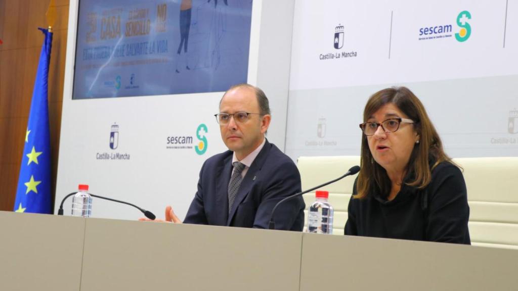 José Antonio Ballesteros, director general de Asistencia Sanitaria; y Regina Leal, directora gerente del Sescam.