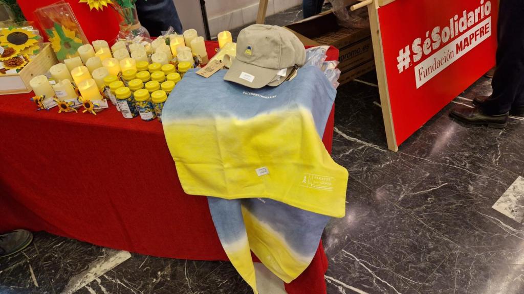 Algunos productos ucranianos que se pueden adquirir en el mercadillo solidario.