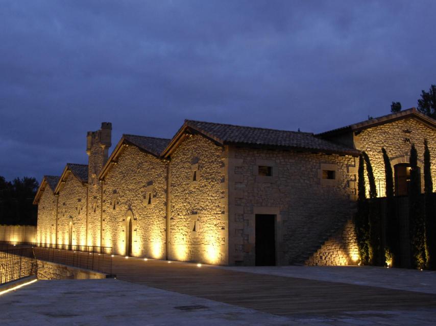 Vista exterior de la bodega Marqués de Murrieta tras su renovación.
