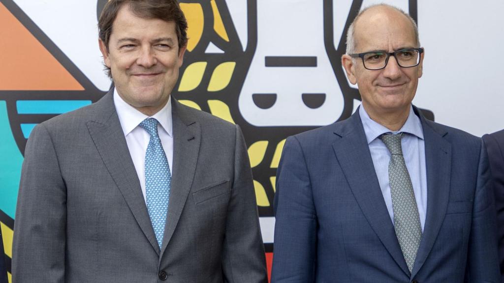 El presidente de la Junta de Castilla y León, Alfonso Fernández Mañueco, acompañado de Javier Iglesias, inaugura la Feria del Sector Agropecuario Salamaq 2022