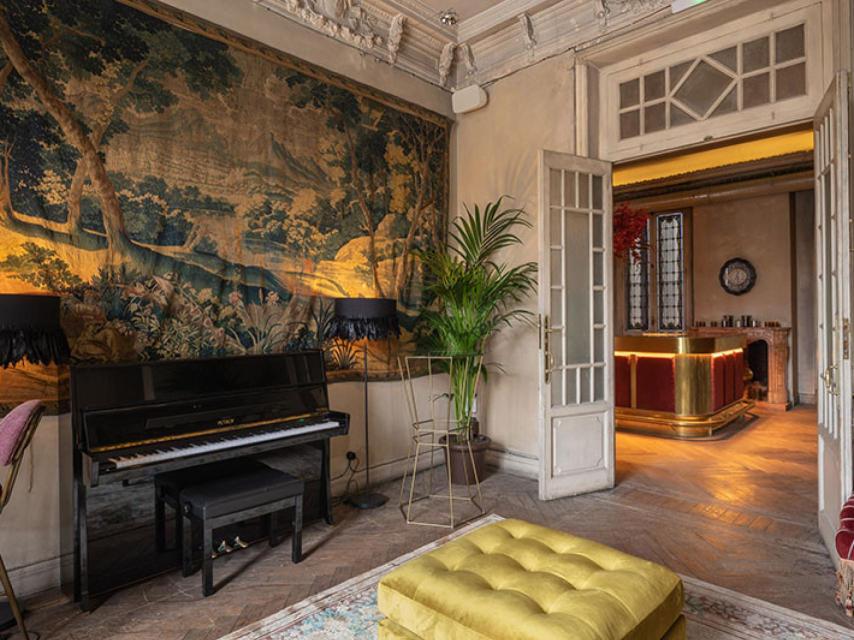Salón con piano y bar - LeclabMadrid