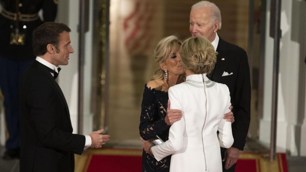 Jill Biden y Brigitte Macron se han montado condifentes.