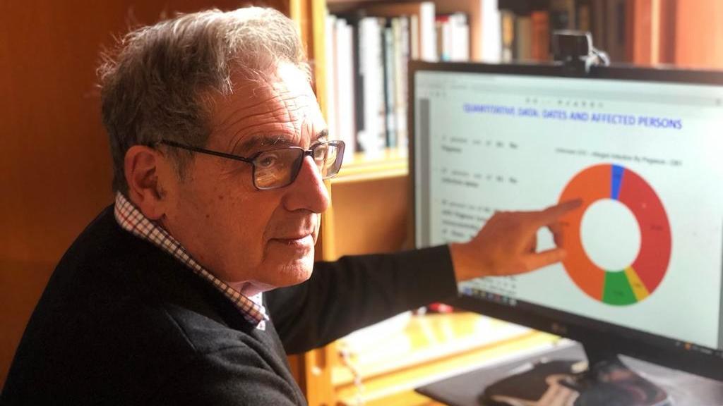 Gregorio Martín atiende a EL ESPAÑOL en su despacho. EE