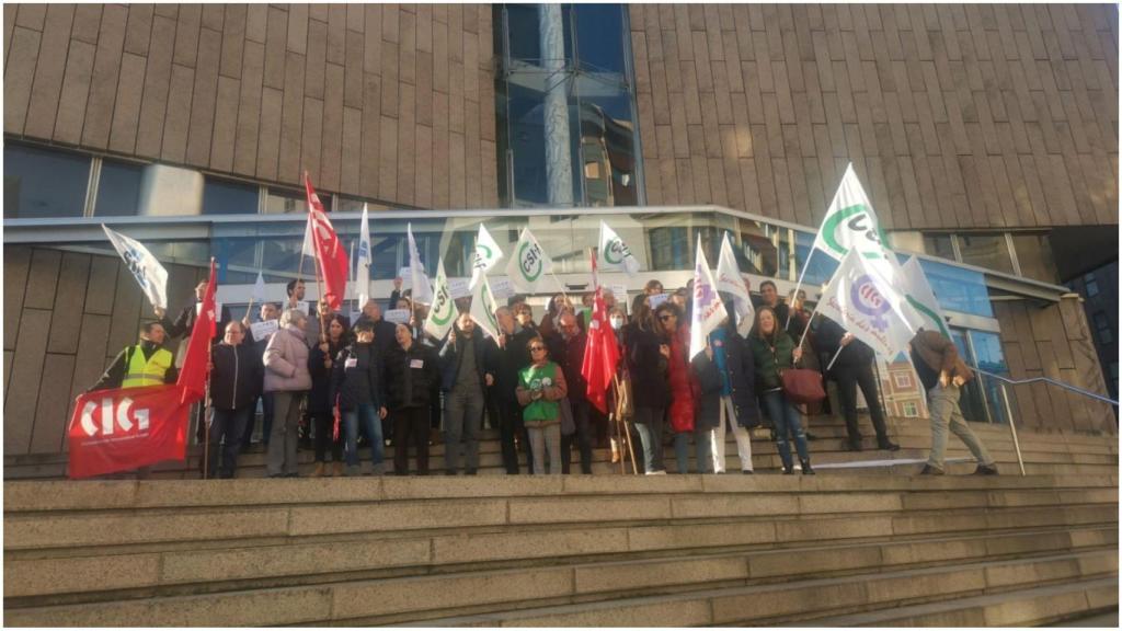 Protesta sindical en los juzgados de A Coruña.