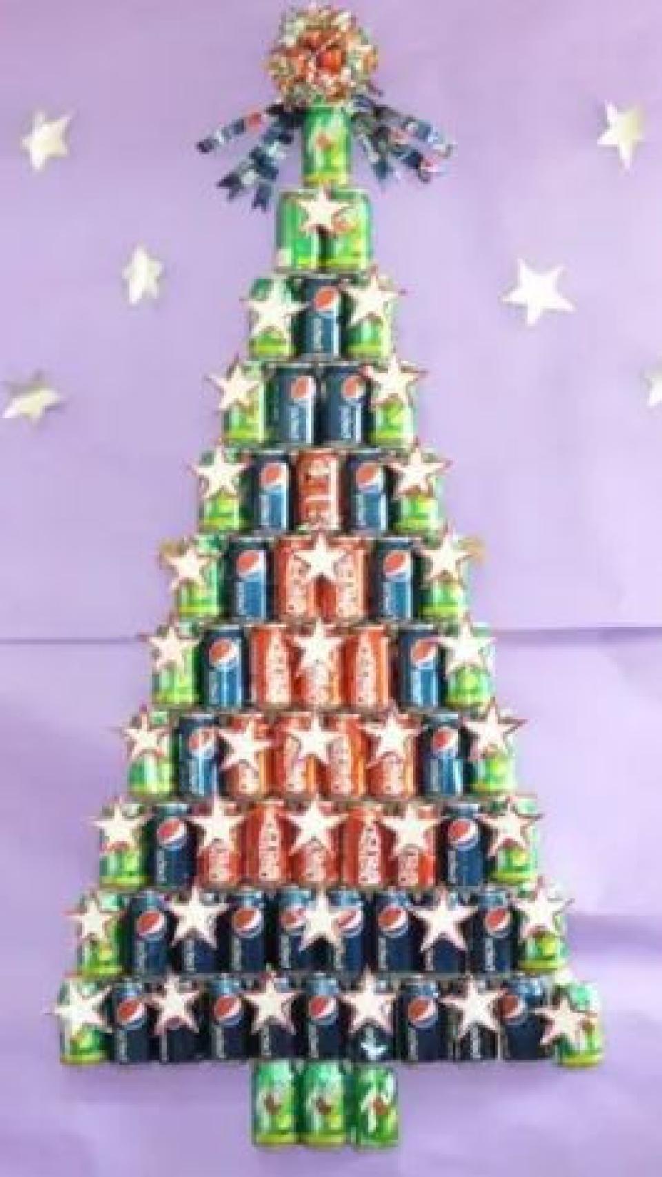 Árbol de Navidad de latas.