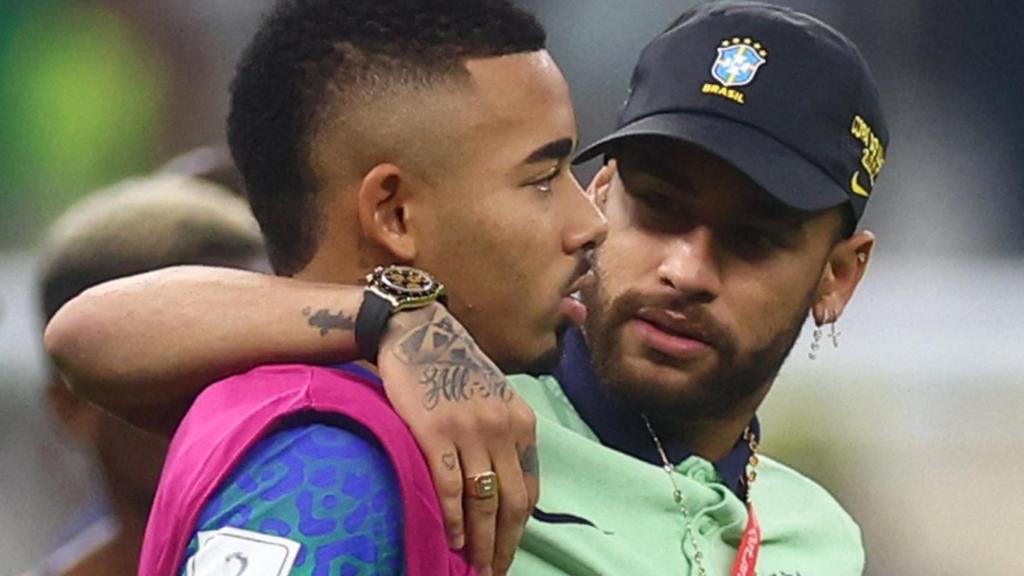 Gabriel Jesus y Neymar, en el partido de Brasil contra Camerún.