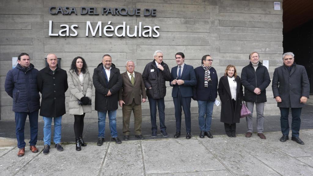 Los consejeros de Cultura, Turismo y Deportes y de Medio Ambiente, Vivienda y Ordenación del Territorio, Gonzalo Santonja y Juan Carlos Suárez-Quiñones, participan en los actos conmemorativos del XXV Aniversario de la inclusión de las Médulas en la lista del Patrimonio Mundial