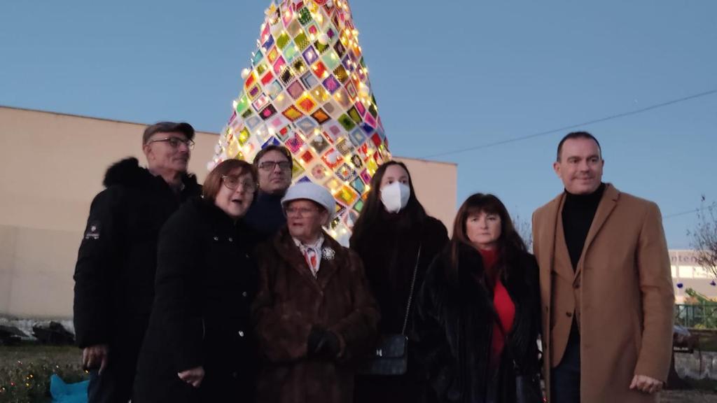 Imagen del acto de presentación del árbol