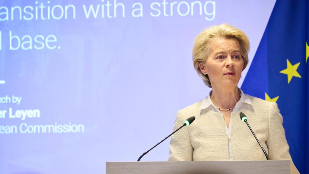 La presidenta Ursula von der Leyen, durante su discurso este domingo en el colegio de Brujas