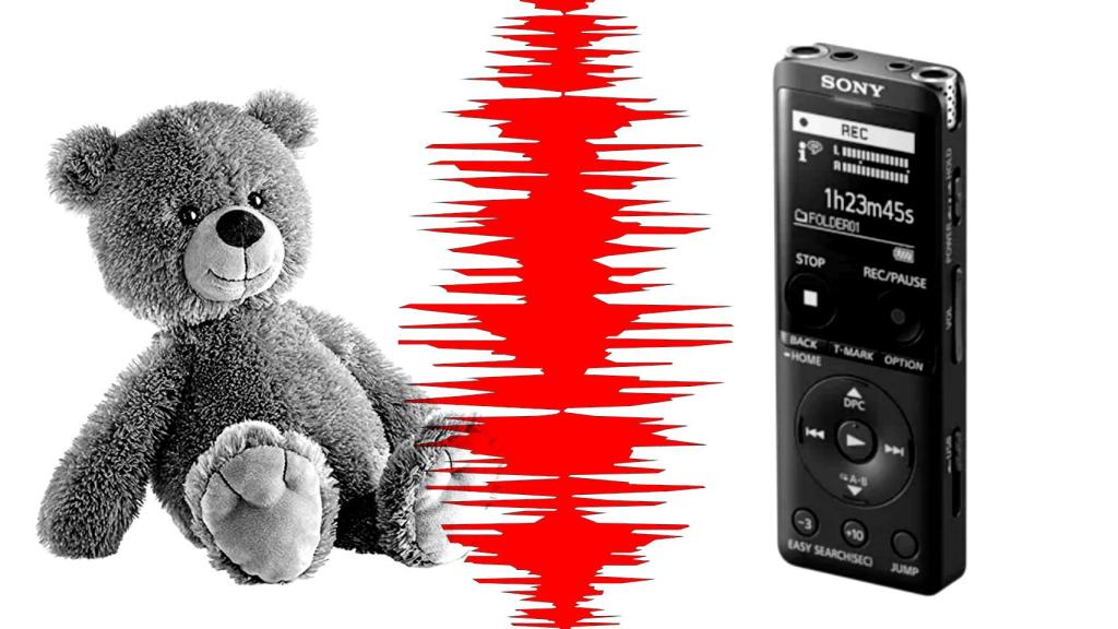 Los padres de una alumna instalaron una grabadora en un oso de peluche.