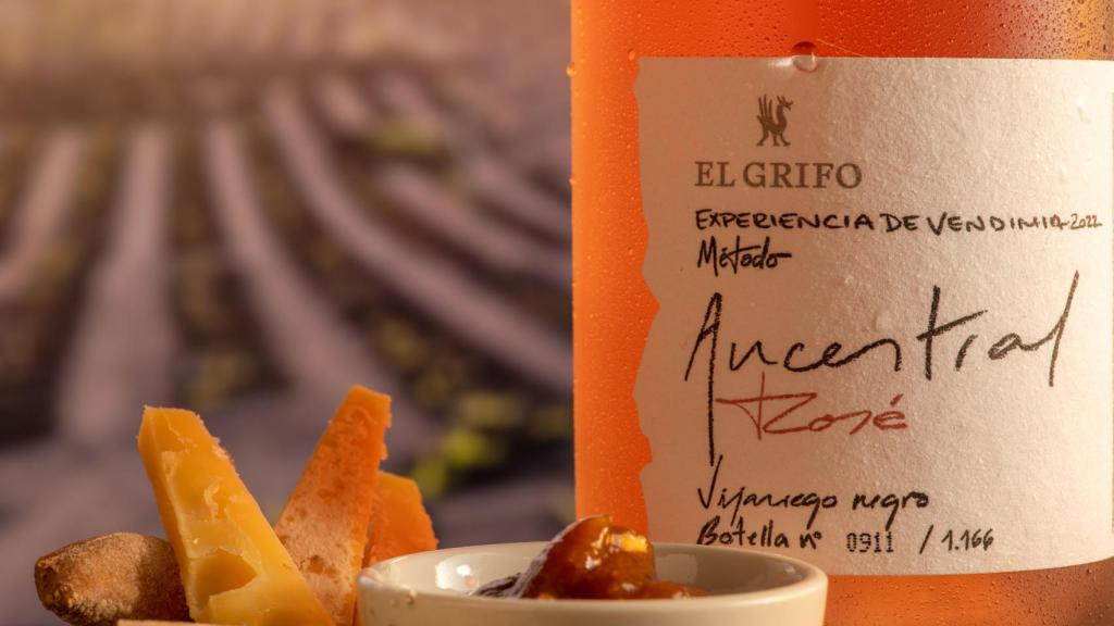 Detalle de la etiqueta de Ancestral Rosé