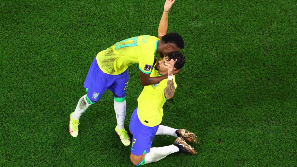 2022-12-05T193946Z_92190490_UP1EIC51IM85N_RTRMADP_3_SOCCER-WORLDCUP-BRA-KOR-REPORT