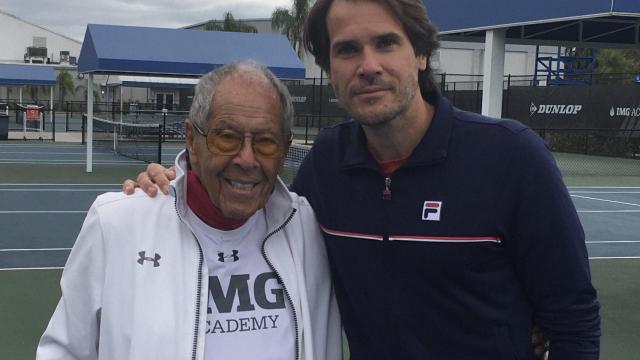 Nick Bollettieri, con Tommy Haas, uno de sus pupilos.
