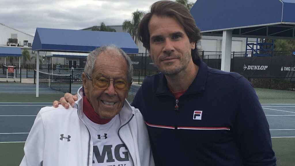 Nick Bollettieri, con Tommy Haas, uno de sus pupilos.