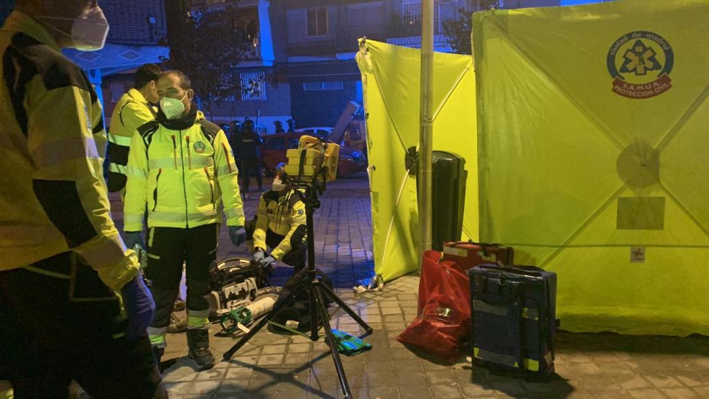 Samur confirma el fallecimiento de un menor de 15 años por agresión de arma de fuego en Villaverde, Madrid.