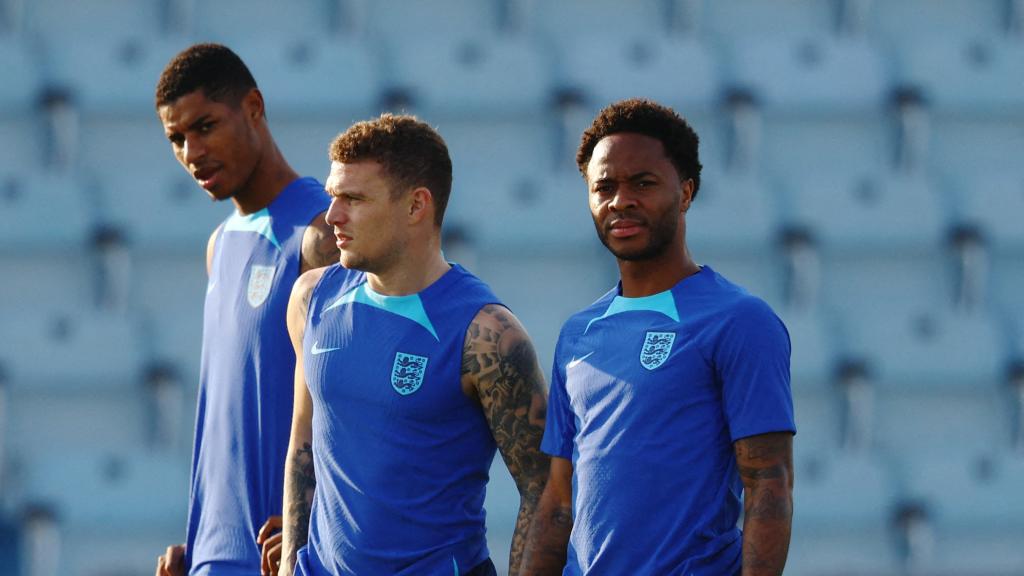 Raheem Sterling, a la derecha, con la selección de Inglaterra