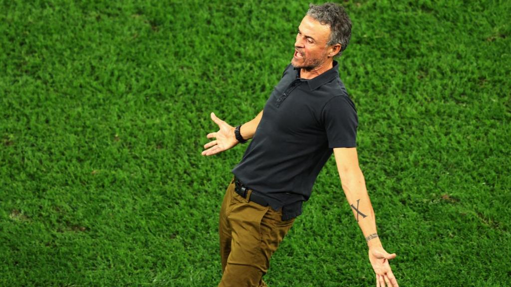 Luis Enrique se queja de una acción desde el banquillo