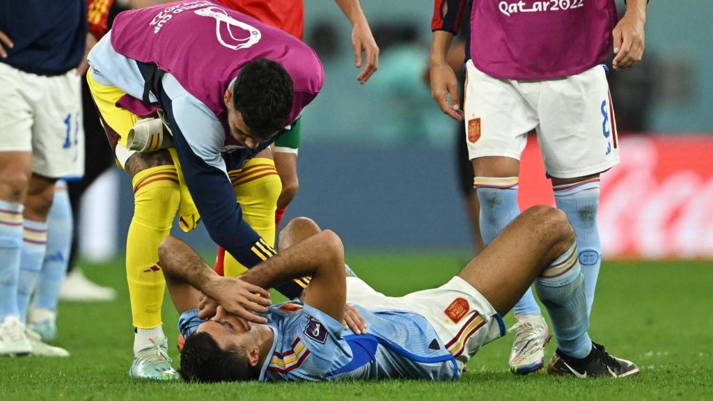 Rodri, desconsolado en el suelo