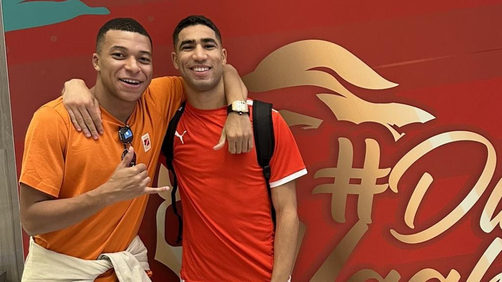 Mbappé, con Achraf Hakimi.