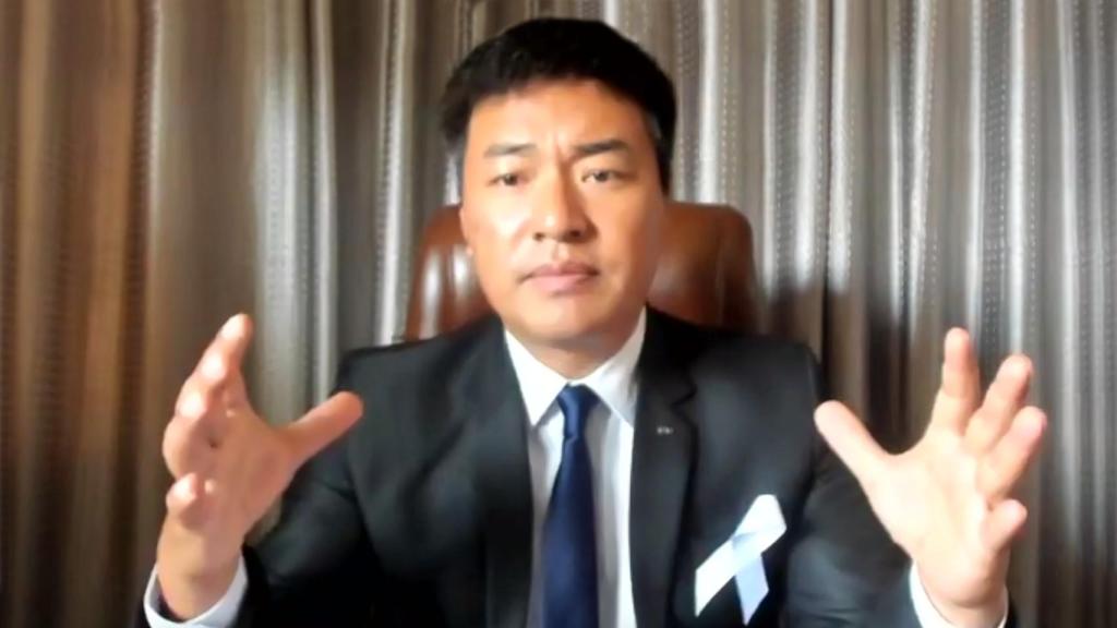 Imagen tomada durante la entrevista del doctor Sasa con EL ESPAÑOL.