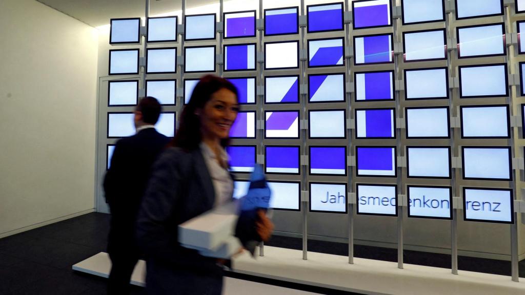 Bruselas acusa a Deutsche Bank y Rabobank de manipular los mercados de deuda en plena crisis del euro