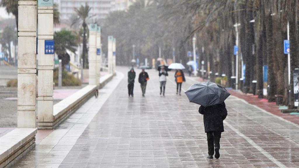 Incidencias por la lluvia y el viento en Málaga en una imagen de archivo.