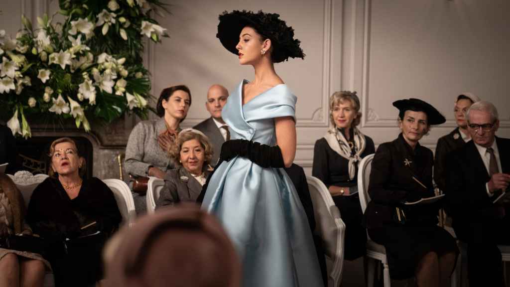 Fotograma de 'El viaje a París de la señora Harris'