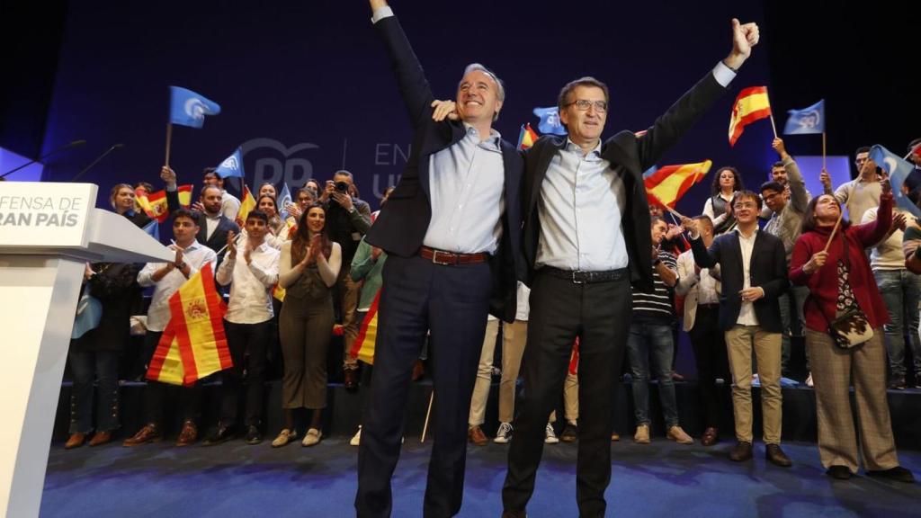 El presidente del PP, Alberto Núñez Feijóo, junto al presidente del PP de Aragón, Jorge Azcón.
