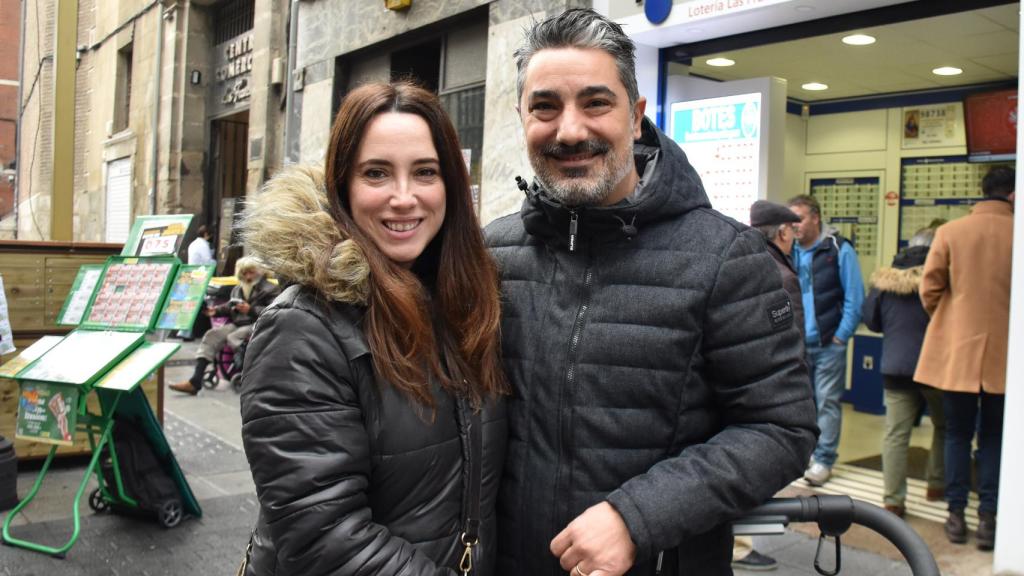 Borja y Elena en la administración de loterías de Las Francesas