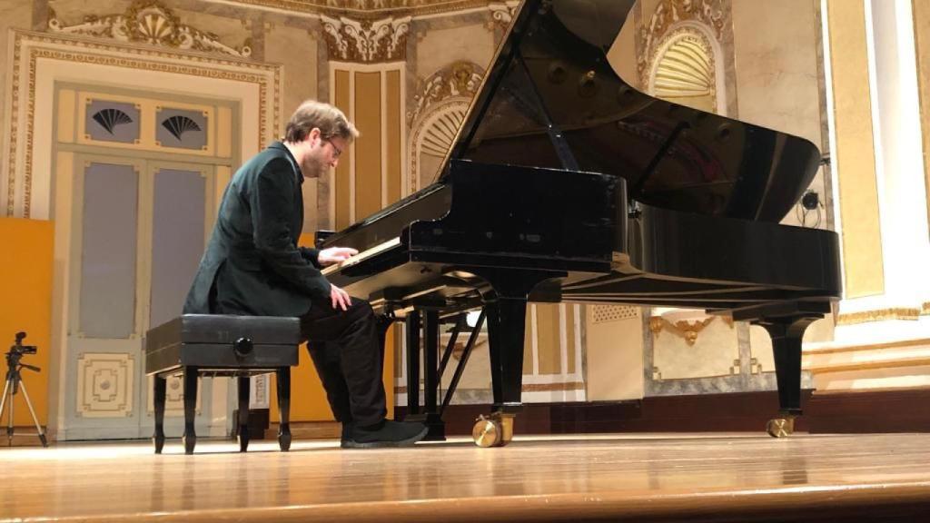 Manuel López Blanco durante uno de sus conciertos