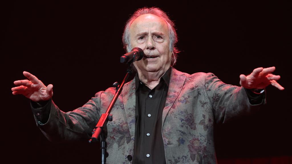 Joan Manuel Serrat durante el concierto en el WiZink Center de Madrid. Foto: Kiko Huesca / EFE