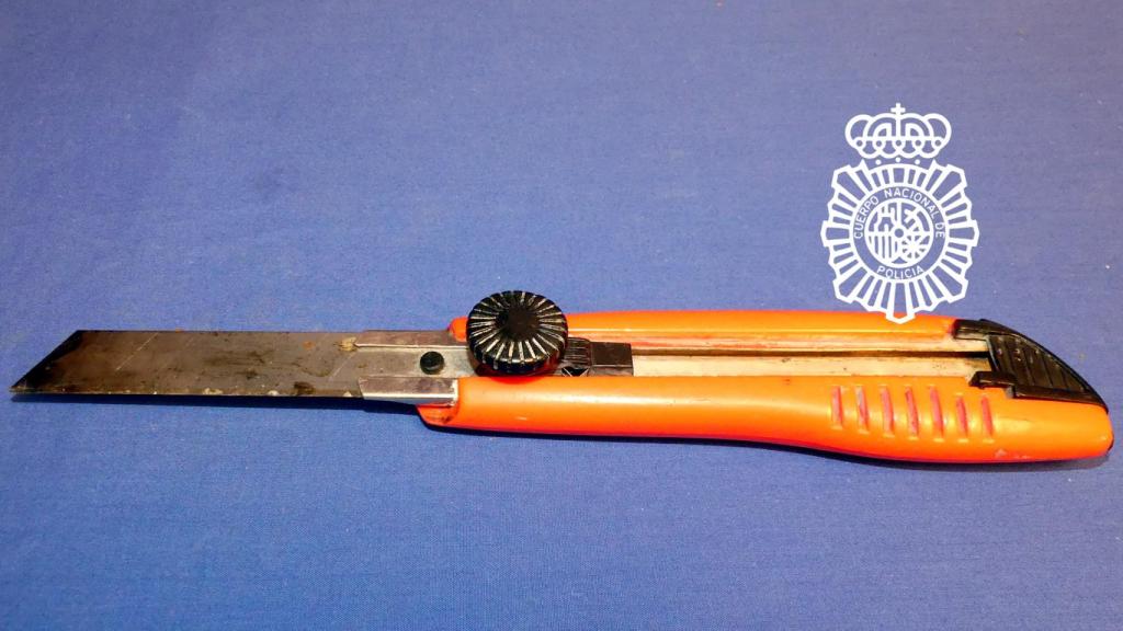 Estilete incautado al ladrón por la Policía Nacional