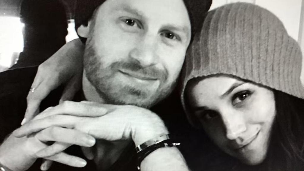 Harry de Inglaterra y Meghan Markle en una imagen inédita mostrada en su docuserie, 'Enrique y Meghan'.