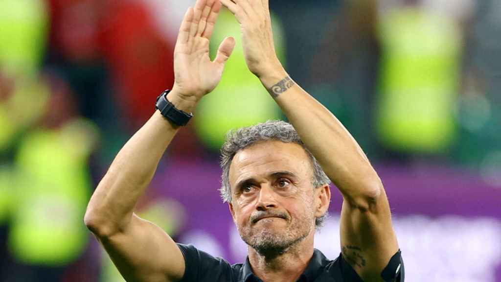 Luis Enrique despidiéndose tras la eliminación frente a Marruecos.