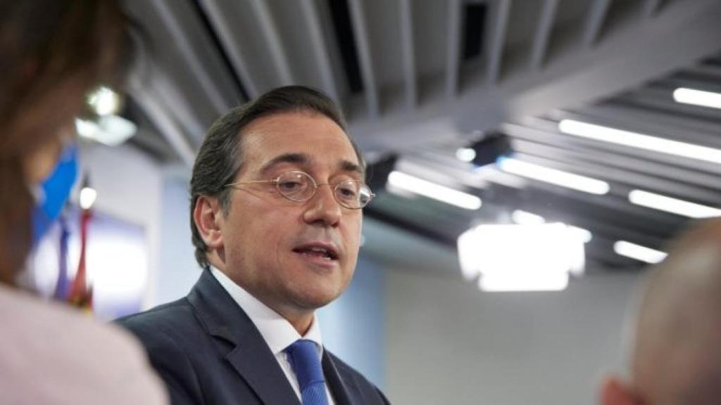 José Manuel Albares, ministro de Exteriores, en la sala de prensa del Palacio de la Moncloa.