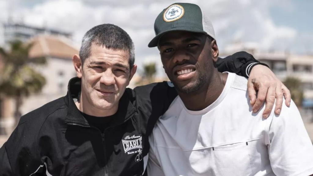 Iván Ruiz Morote, junto a un compañero boxeador.