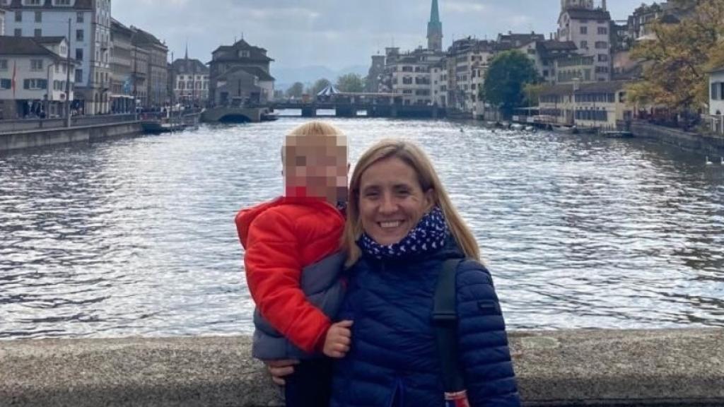 Susana junto a su hijo de cinco años.