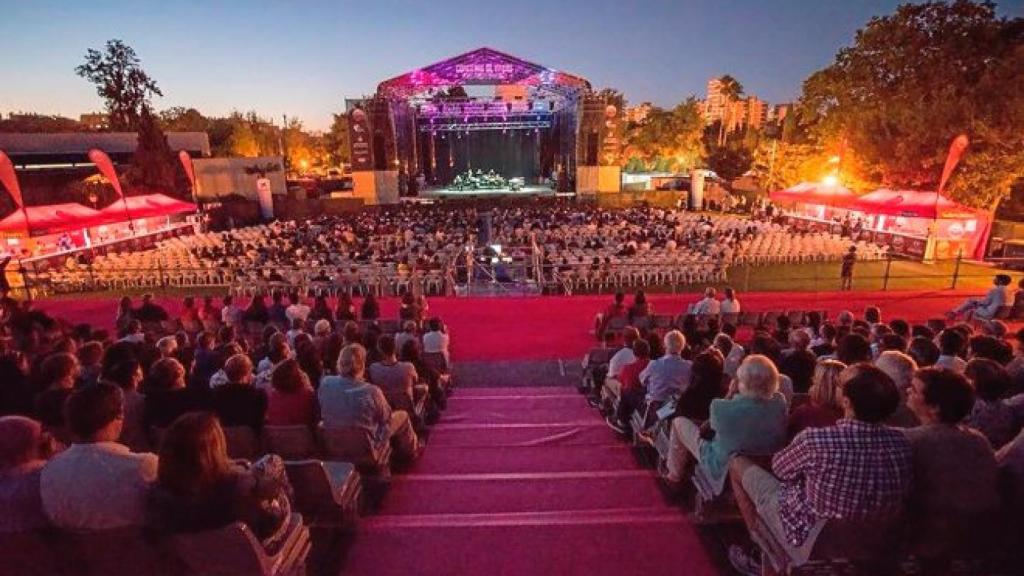 Vista general del escenario y el público en las gradas donde murió Vasile.