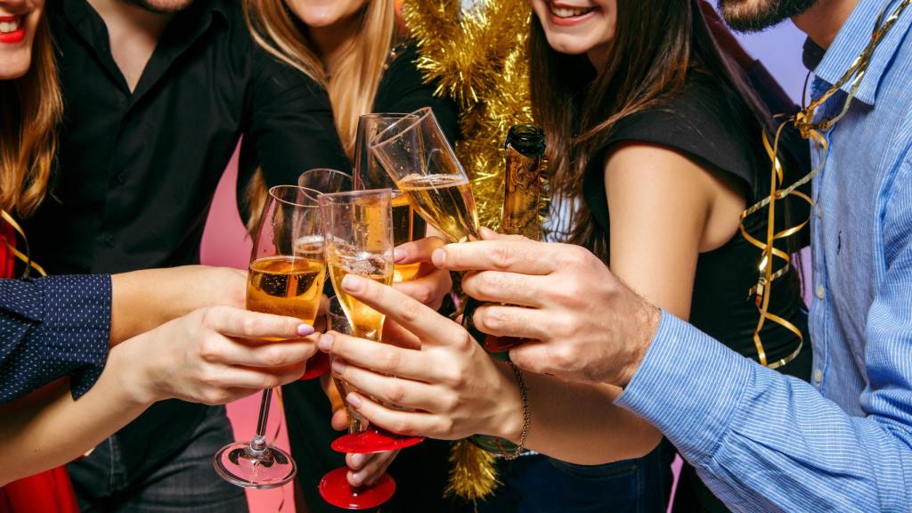 Venga, al final lo vas a dar todo en la fiesta de la empresa, como cada año.