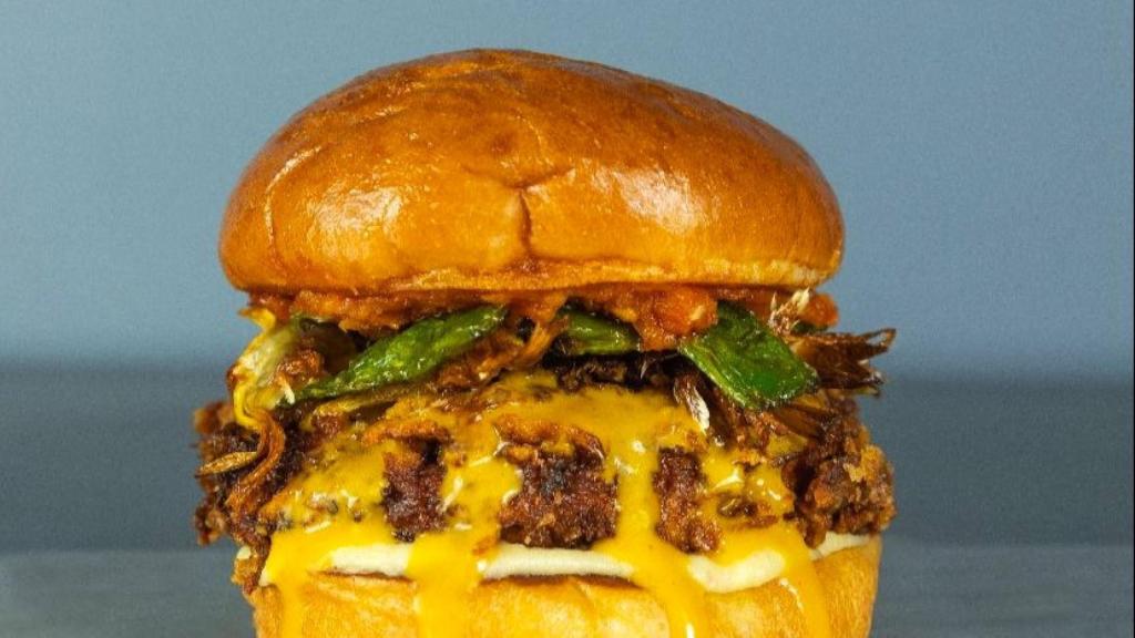 La hamburguesa Jaume's, un homenaje a la paella, que ha inventado Hundred Burgers.