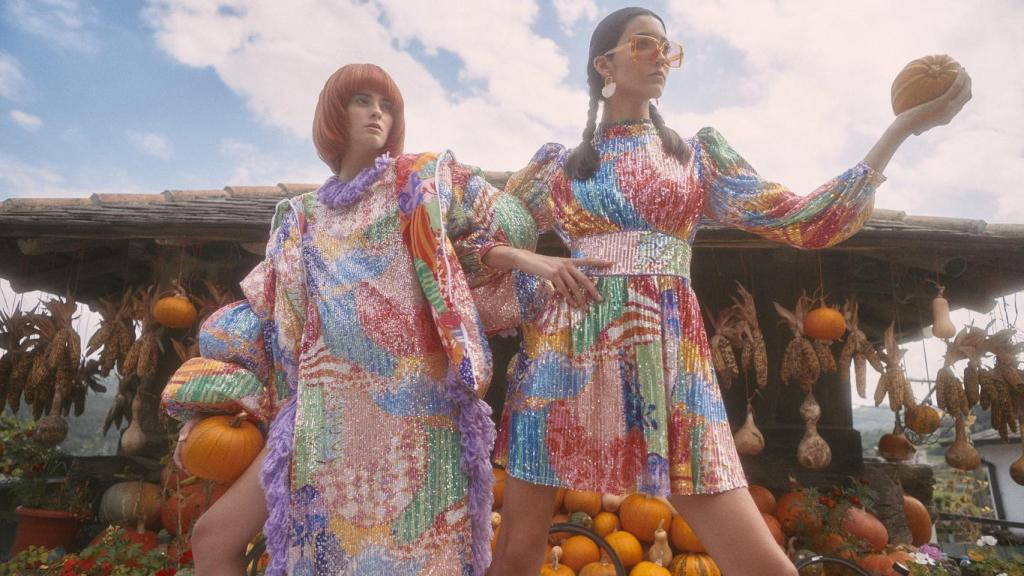 Dos modelos luciendo los diseños 'made in Spain'.