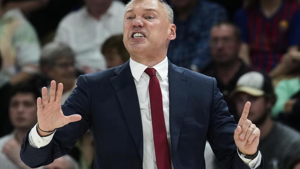 Sarunas Jasikevicius dando indicaciones desde la banda del Palau