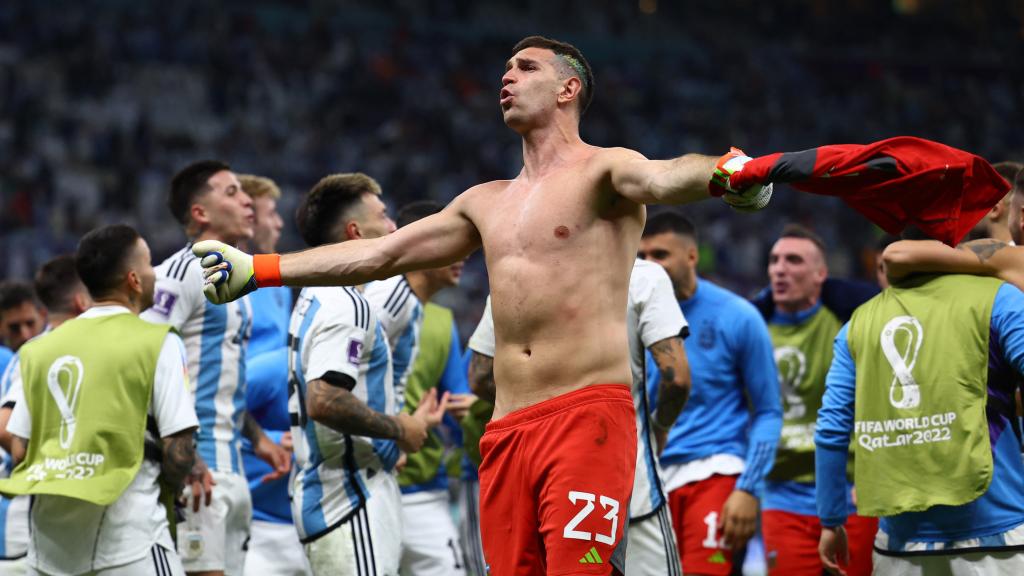 Dibu celebrando el pase de Argentina.