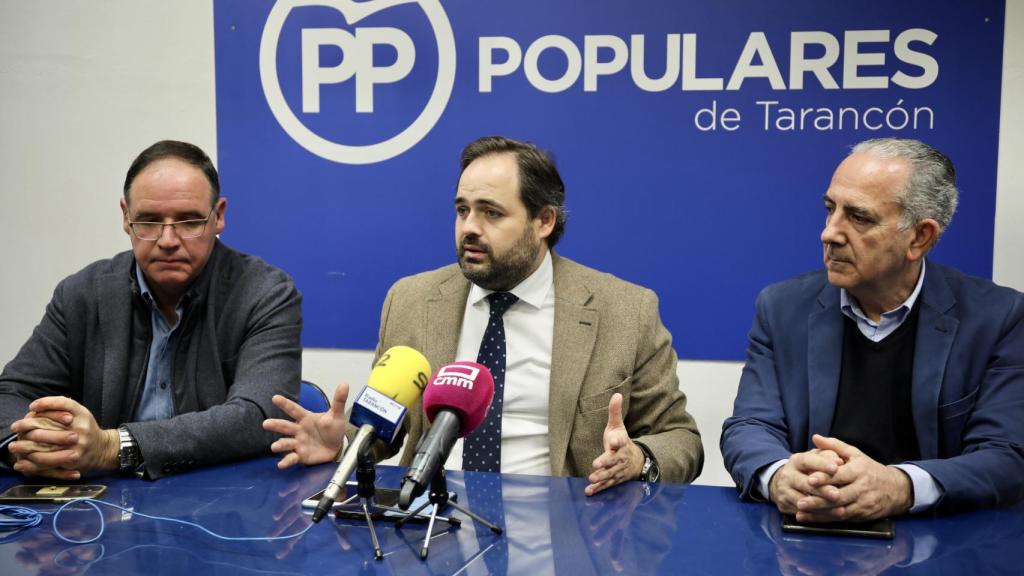 Paco Núñez en Tarancón, junto a Benjamín Prieto y Miguel Ángel Igualada. Foto. PP CLM.