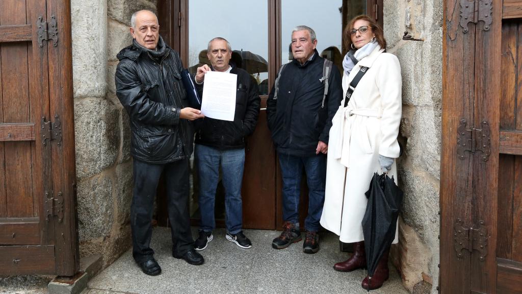 Protesta de un grupo de vecinos de Toledo. Foto: Óscar Huertas.