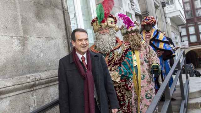 Abel Caballero junto a los Reyes Magos en Vigo.