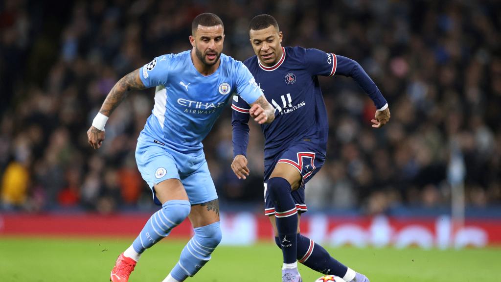 Walker y Mbappé en un partido de Champions.