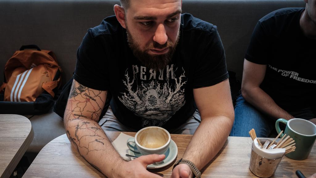 El comandante en jefe de SOF Azov Járkov durante la entrevista con EL ESPAÑOL