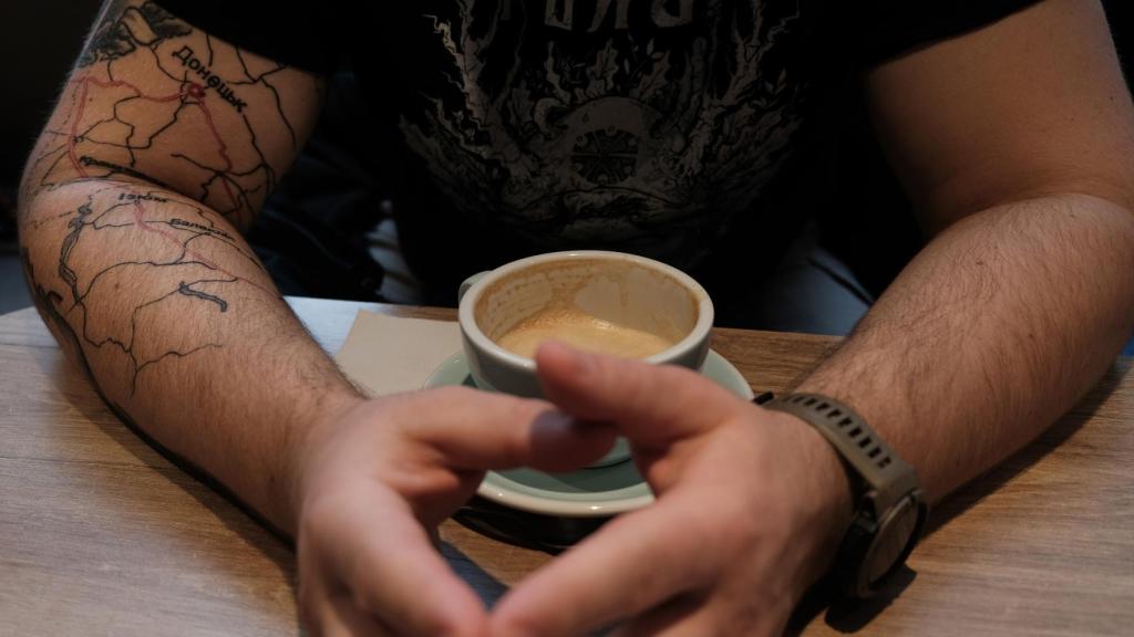 Detalle del tatuaje, un mapa de Ucrania, que lleva el comandante Sydorenko en uno de sus brazos